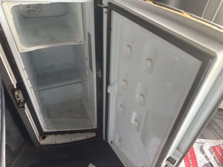 2018-volvo-vnl-760-t/a-sleeper-cab-truck-tractor-image-29