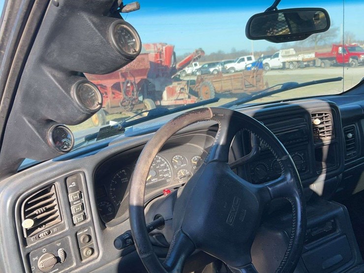 2002-gmc-3500-image-16