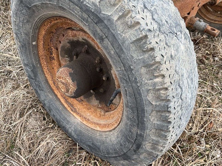 e-z-trail-220-gravity-wagon-image-8