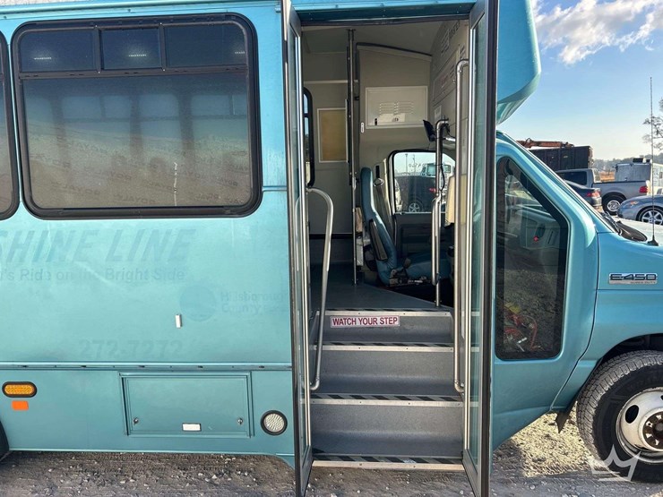 2019-ford-e450-image-18