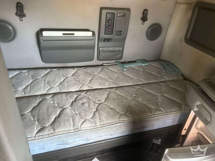 2018-volvo-vnl-760-t/a-sleeper-cab-truck-tractor-image-33