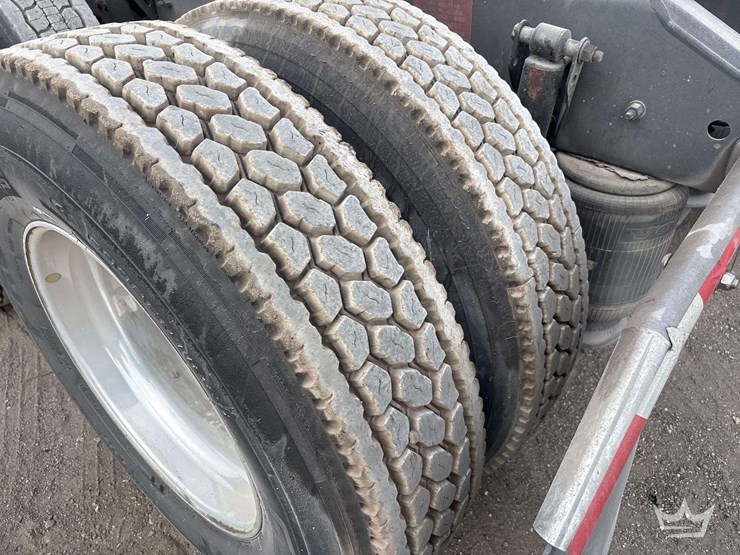 2017-volvo-vnl-760-t/a-sleeper-cab-truck-tractor-image-41