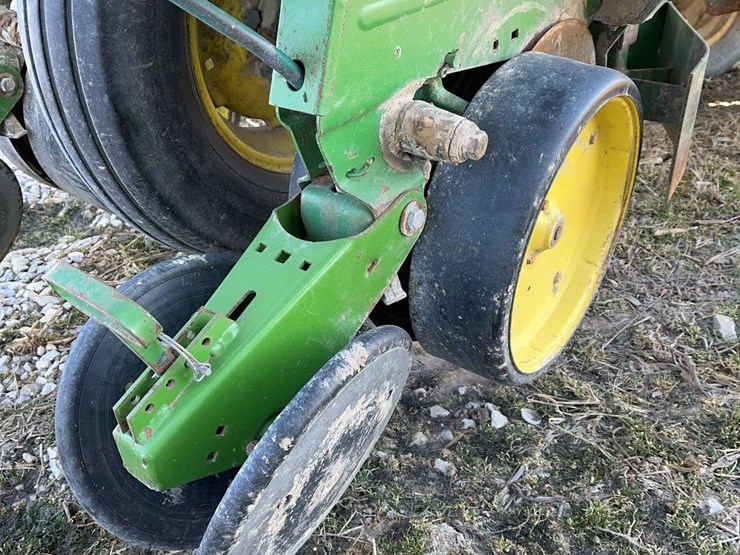 2024-john-deere-7000-image-5