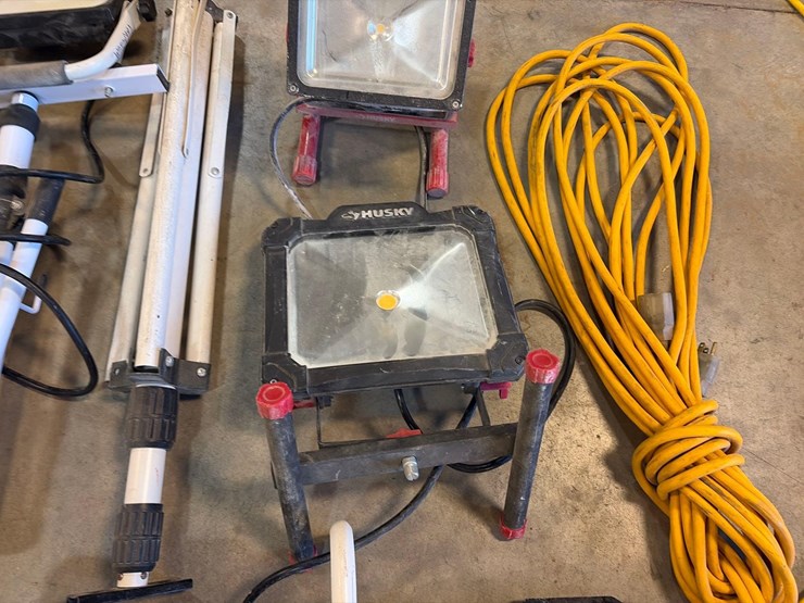 assortment-of-flood-lights-image-4