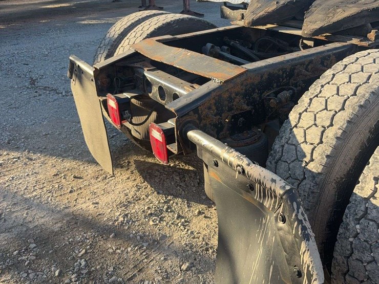 2014-international-8600-image-13