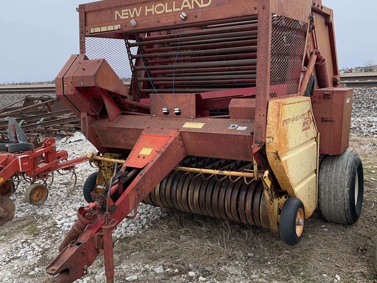 new-holland-851-image-1