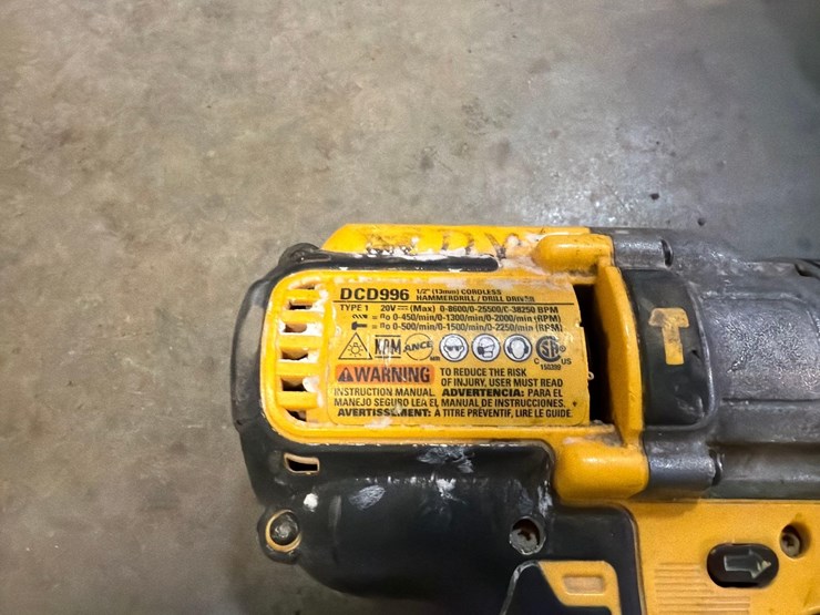 assortment-of-dewalt-battery-powered-hand-tools-image-8