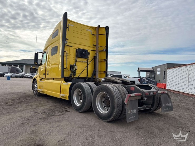 2018-volvo-vnl-760-t/a-sleeper-cab-truck-tractor-image-3
