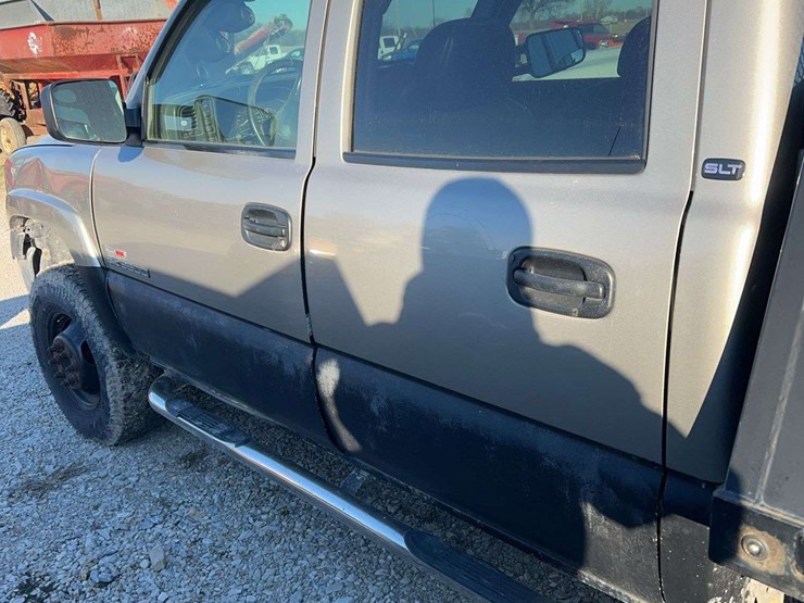 2002-gmc-3500-image-10