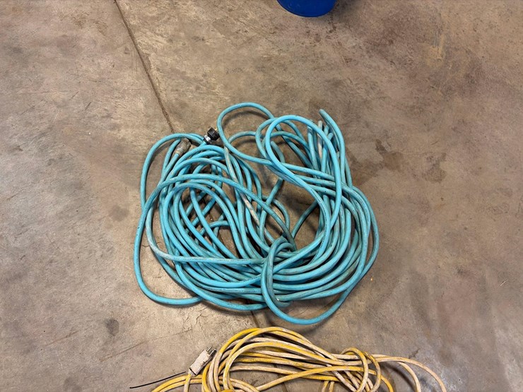 assortment-of-extension-cords-image-2