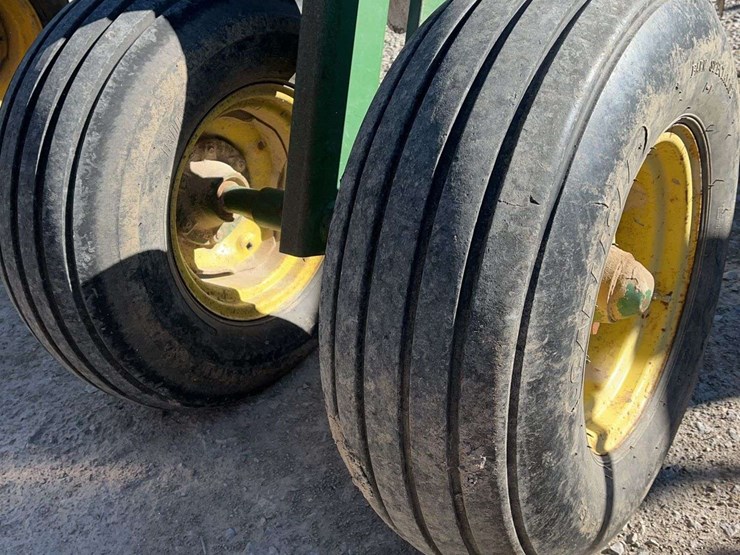 john-deere-235-image-7