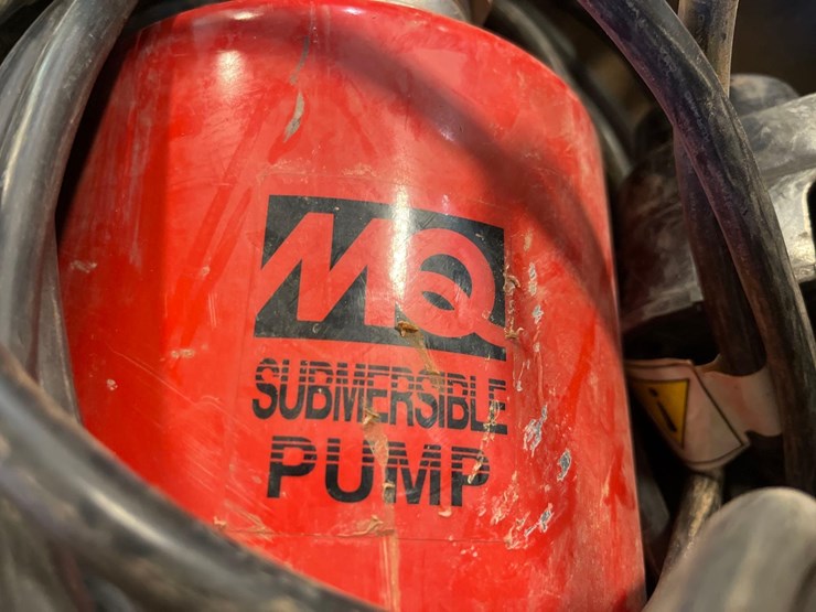 multiple-submersible-pumps-w/hose-image-13