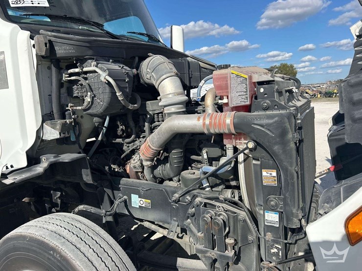 2022-peterbilt-579-image-9