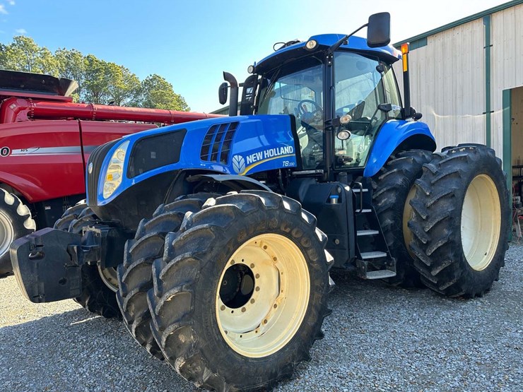 2014-new-holland-t8.330-image-1