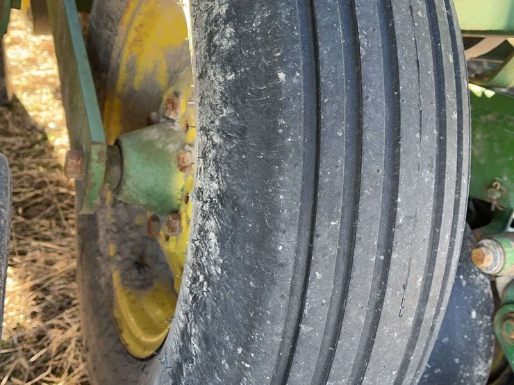 john-deere-12-image-17