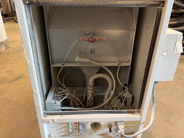 l.b.-white-premier-80-df-portable-heater-image-8