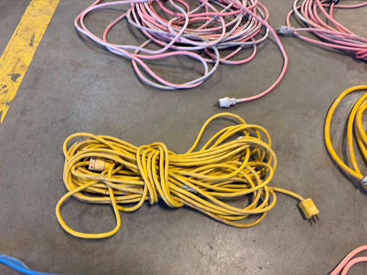 assortment-of-extension-cords-image-5