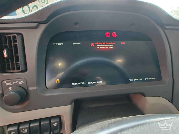 2022-peterbilt-567-image-30