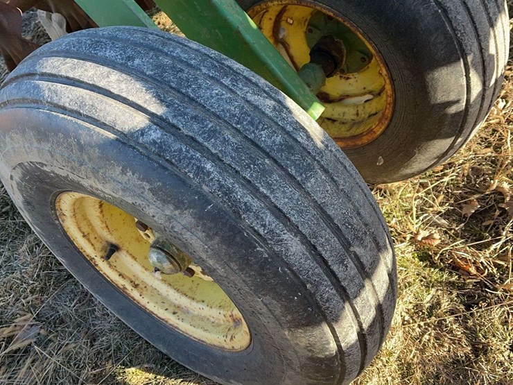 john-deere-230-image-13