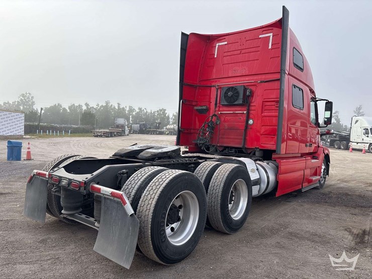 2017-volvo-vnl-760-t/a-sleeper-cab-truck-tractor-image-3