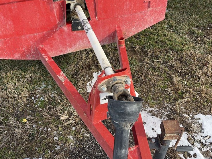 2019-h&s-manure-spreader-3143-model,-small-1000pto,-with-manual,-good-shape,-field-ready,-tandem-axle-image-14