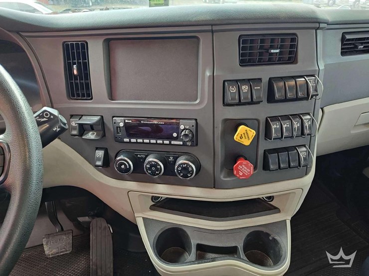 2022-peterbilt-567-image-32