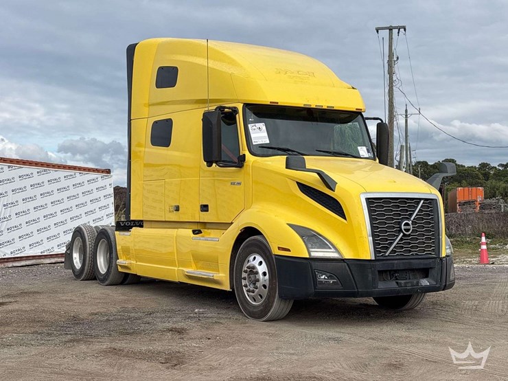 2018-volvo-vnl-760-t/a-sleeper-cab-truck-tractor-image-2