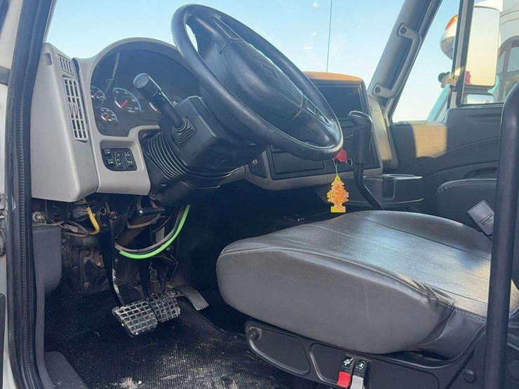 2014-international-8600-image-21