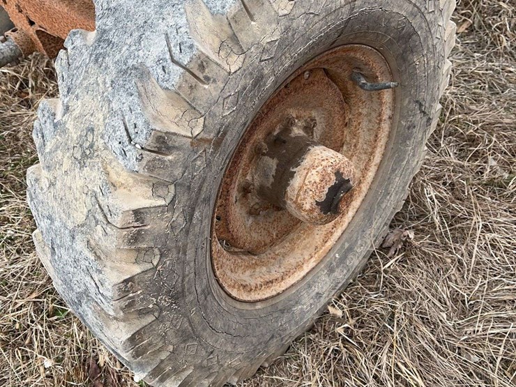 e-z-trail-220-gravity-wagon-image-9