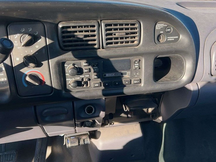 2001-dodge-3500-image-21