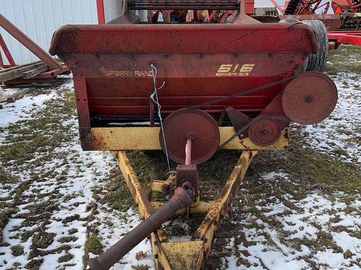 new-holland-516-image-1