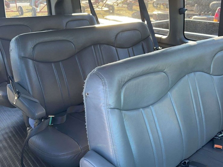 2001-chevrolet-3500-image-11