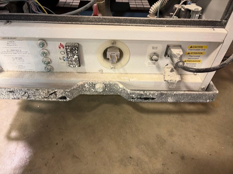 l.b.-white-premier-170-df-portable-heater-image-8