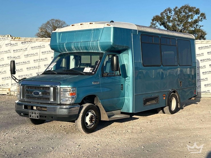 2019-ford-e450-image-1