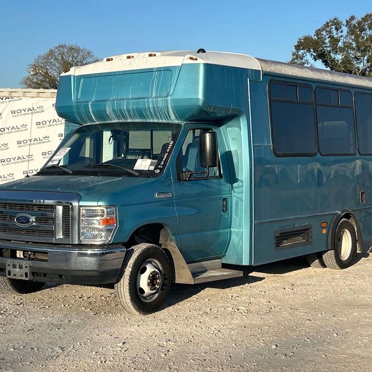 2019 FORD E450