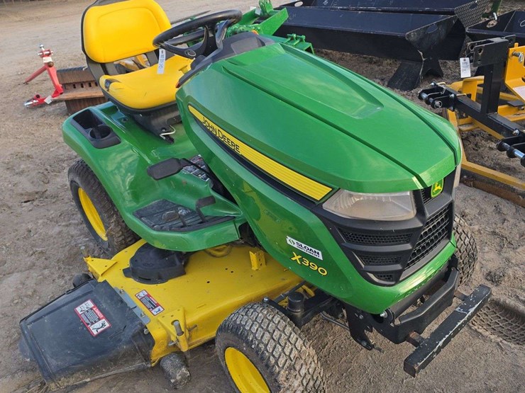 john-deere-x390-image-1