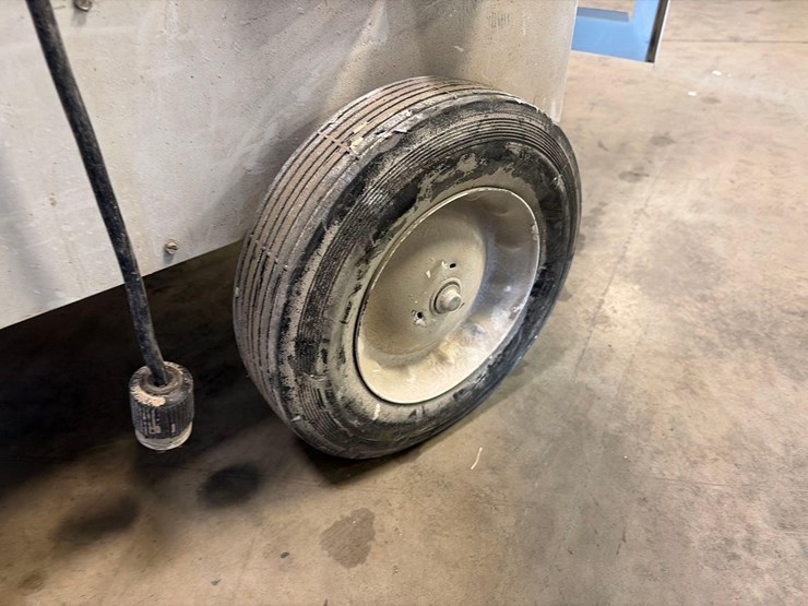 l.b.-white-premier-350-df-portable-heater-image-12