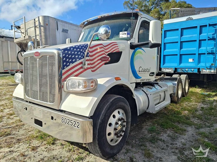 2022-peterbilt-567-t/a-wet-kit-day-cab-truck-tractor-image-1