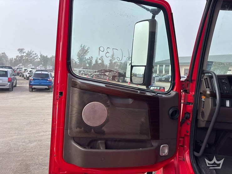 2017-volvo-vnl-760-t/a-sleeper-cab-truck-tractor-image-16