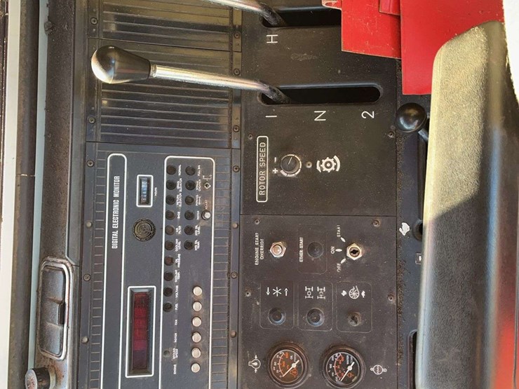 1992-massey-ferguson-8570-image-17