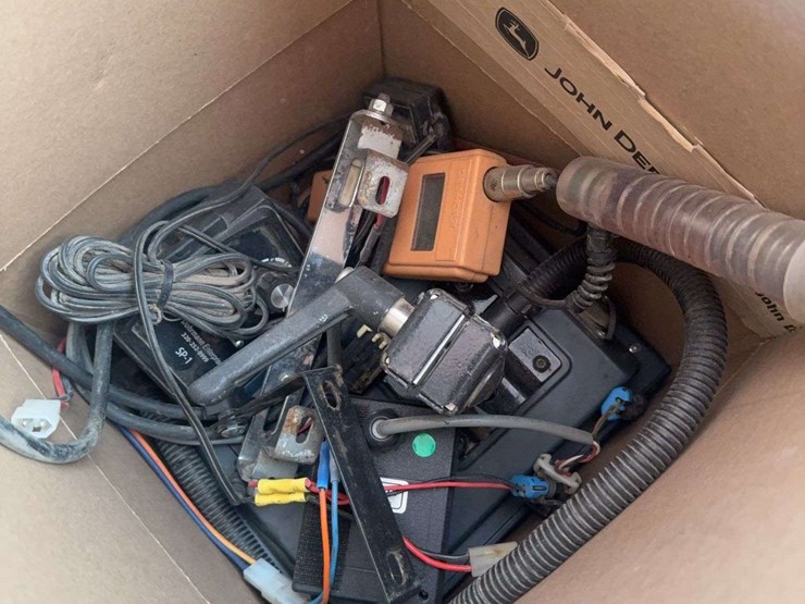 2004-hesston-4760-image-14