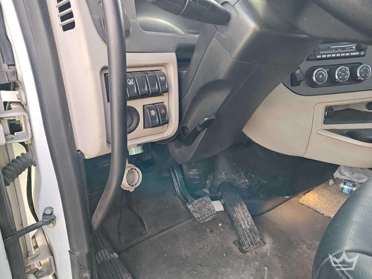 2022-peterbilt-567-t/a-wet-kit-day-cab-truck-tractor-image-20