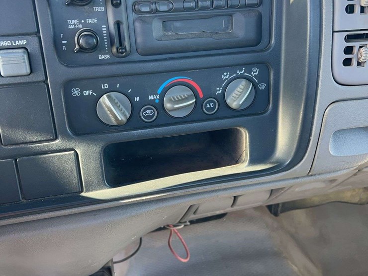 2000-chevrolet-3500-image-16