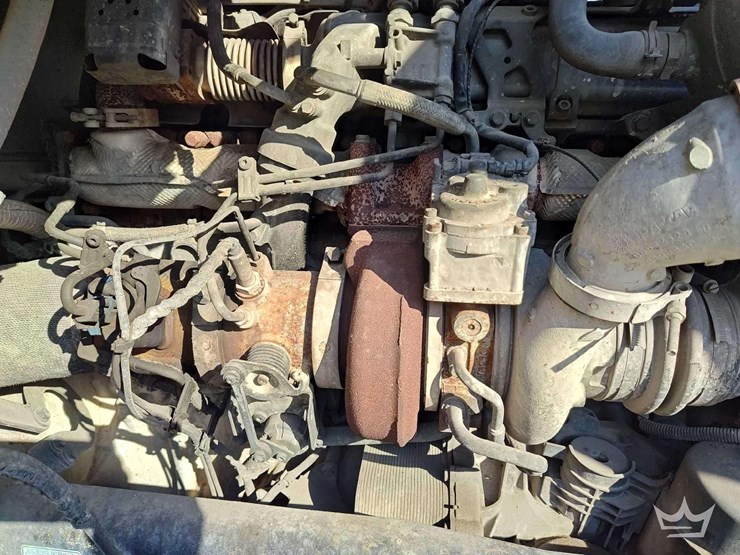 2022-peterbilt-567-t/a-wet-kit-day-cab-truck-tractor-image-9