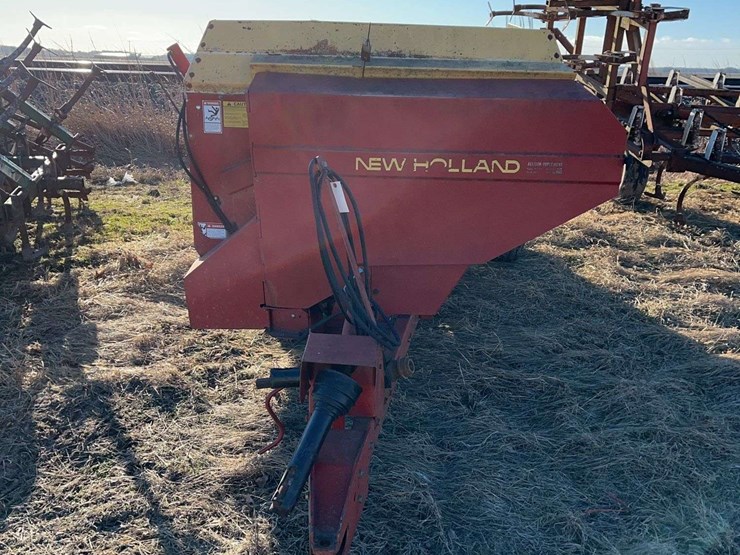 new-holland-305-image-4