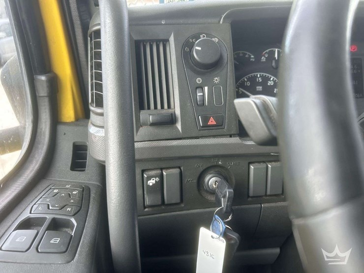 2018-volvo-vnl-760-t/a-sleeper-cab-truck-tractor-image-23