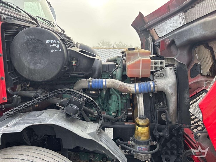 2017-volvo-vnl-760-t/a-sleeper-cab-truck-tractor-image-12