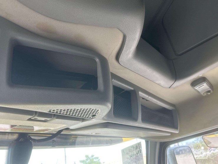 2018-volvo-vnl-760-t/a-sleeper-cab-truck-tractor-image-30