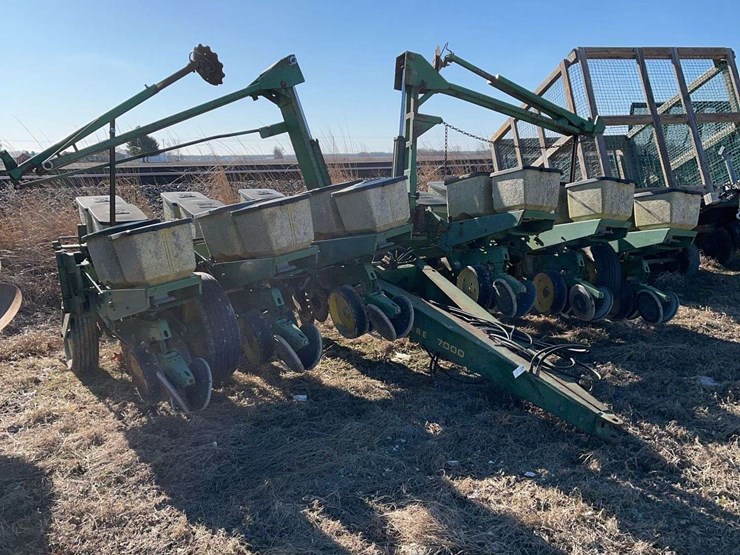 john-deere-12-image-3