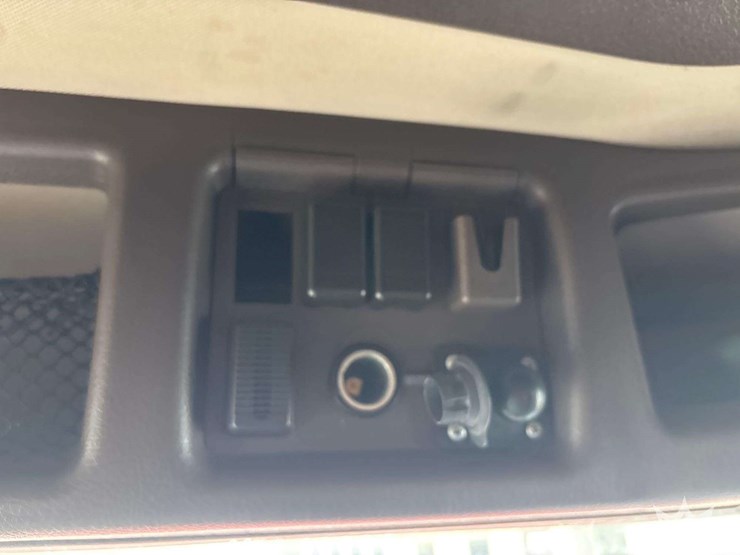 2017-volvo-vnl-760-t/a-sleeper-cab-truck-tractor-image-21